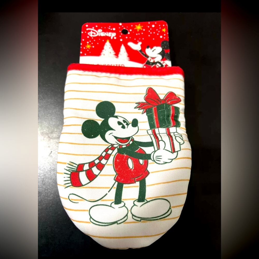 Disney Christmas Mickey Mouse Oven Mitt